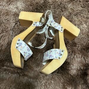 Floral Block Heel Sandals - Yellow and White